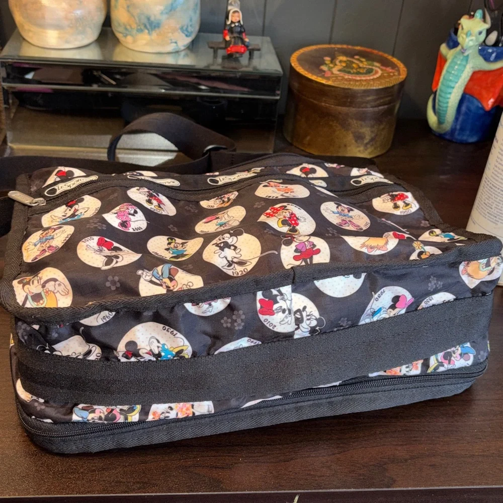EUC LeSportsac Disney Minnie Mouse Deluxe Everyday Bag in the "Celebrate M - Picture 13 of 16